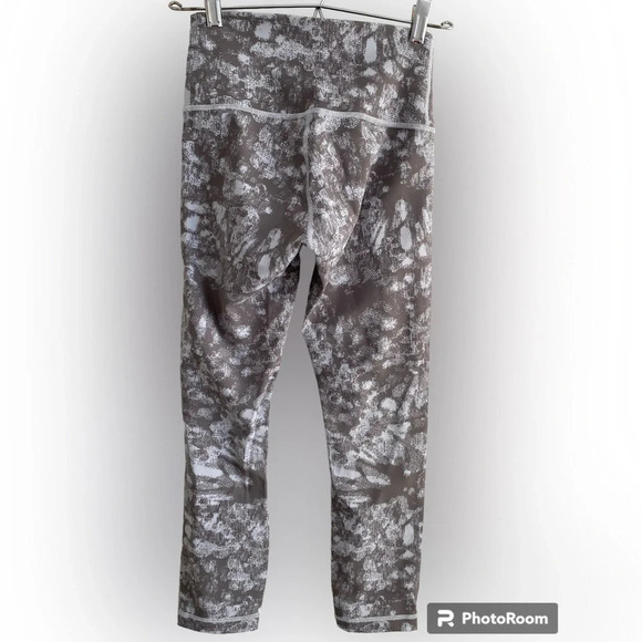 LULULEMON Wunder Under High-Rise Crop 23" *Full-On  Luxtreme Gray Size 4 - Picture 3 of 13